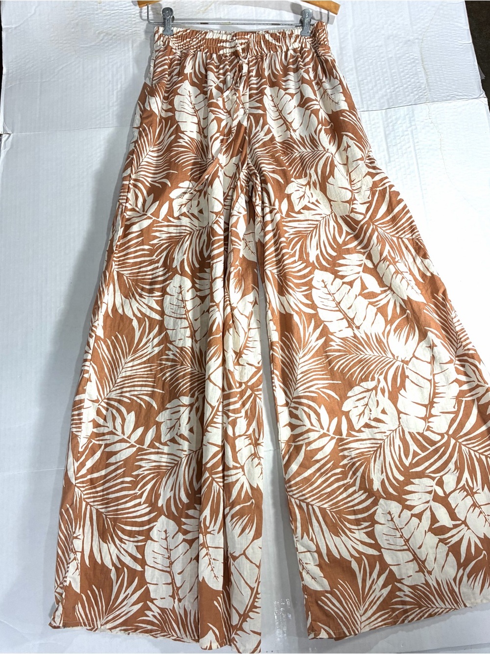 FOREVER 21 FLOWY LINEN BLEND TROPICAL WIDE LEG PANT